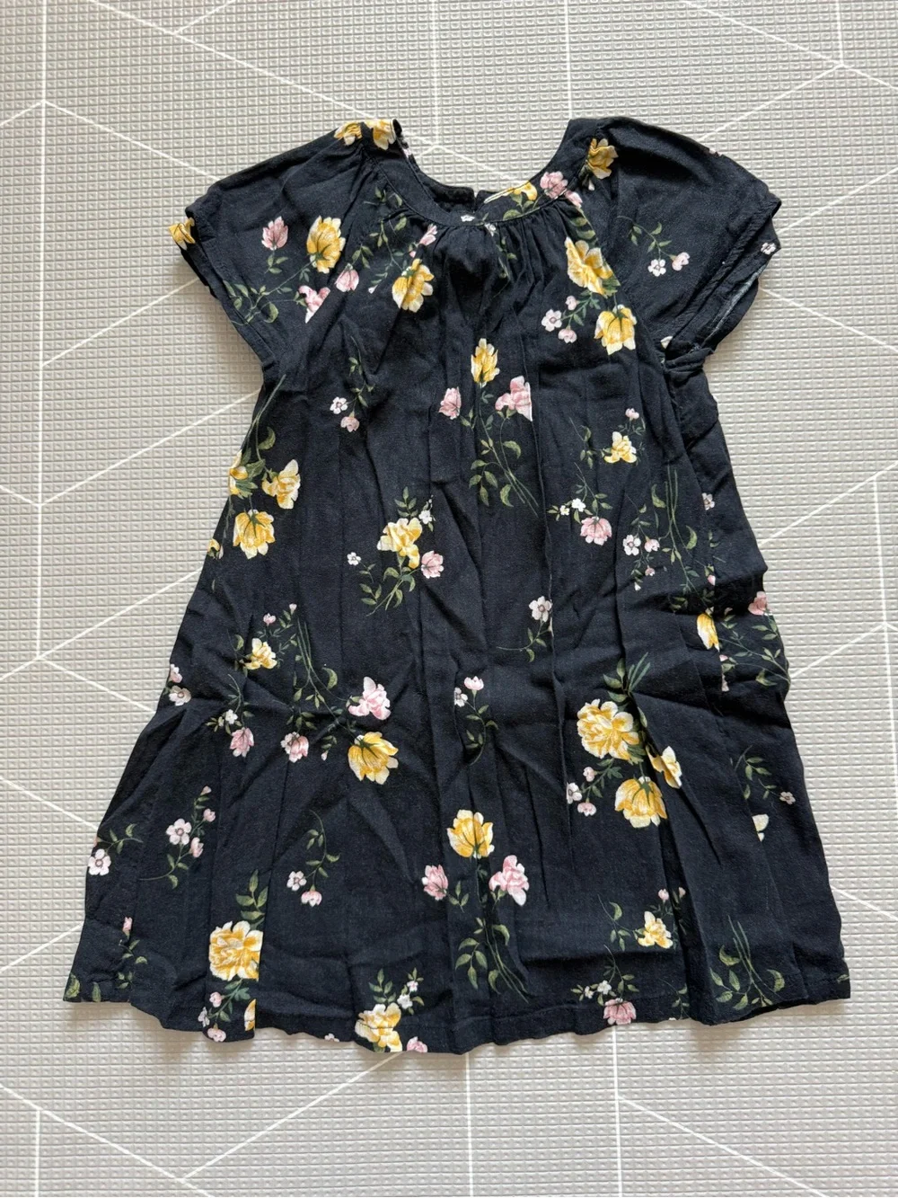 Old Navy|Baby girl/toddler dark Florals Kids Dress with Yellow Blooms•••size 4T